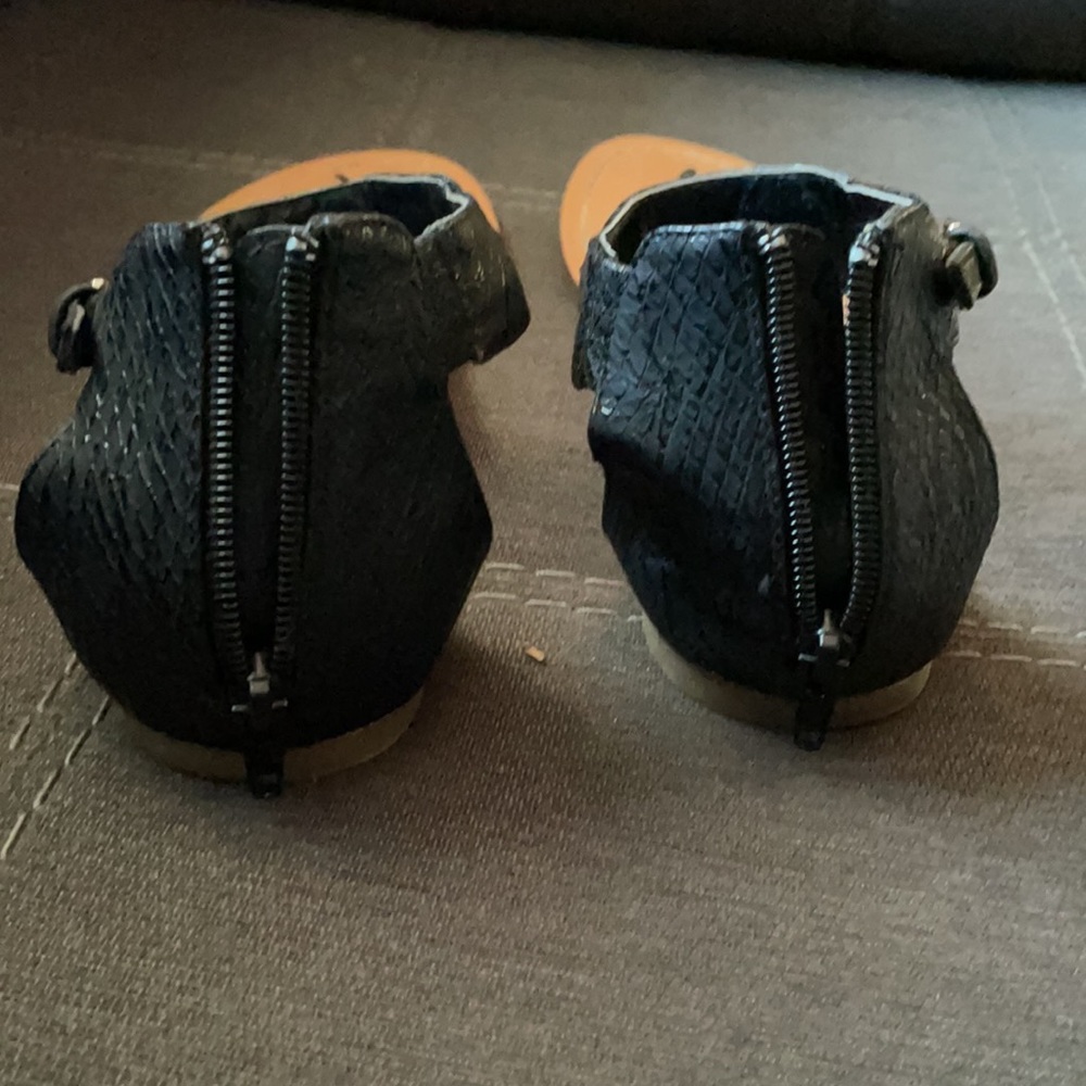 GUESS Sandals - Picture 12 of 16